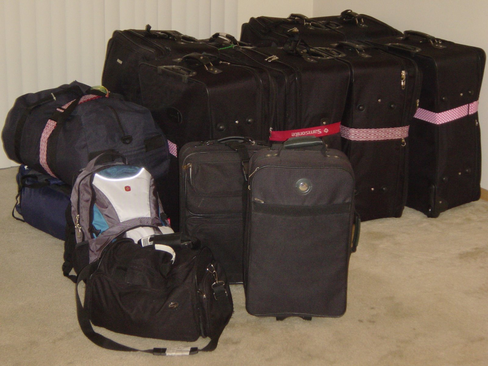 [Luggage+001.jpg]