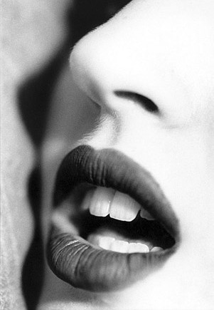 [Lips,+by+Roman+Kasperski.jpg]