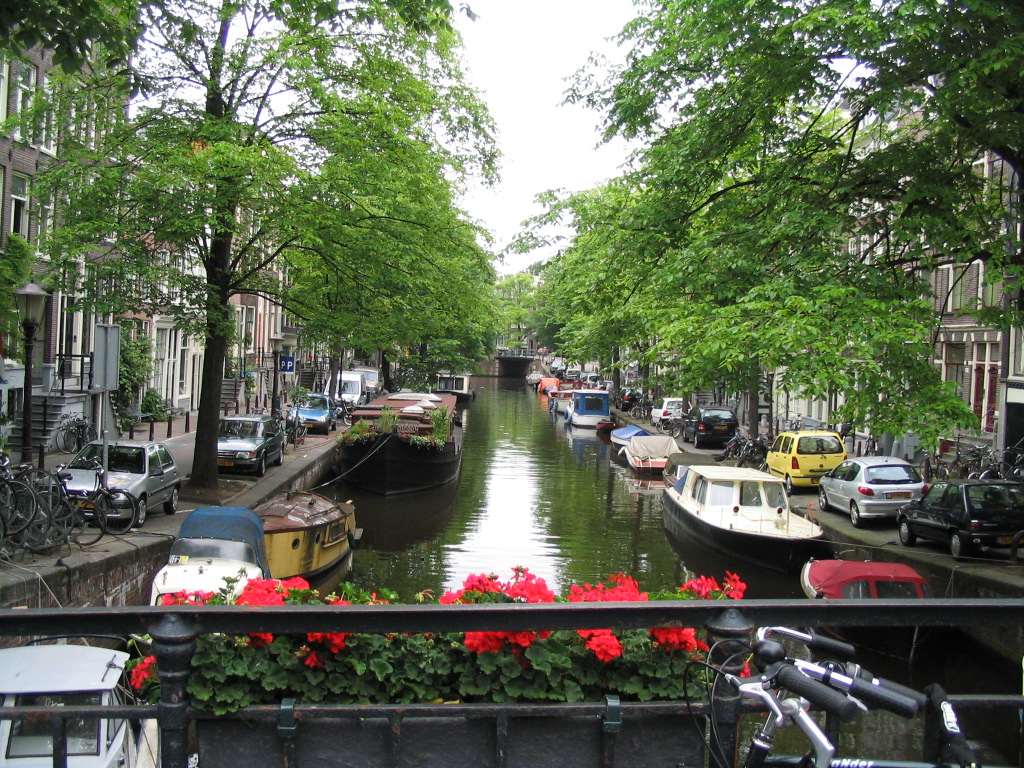 [canal amsterdam.jpg]