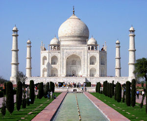 [300px-Taj_Mahal_in_March_2004.jpg]
