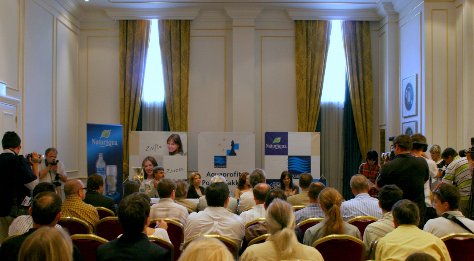 [Budapest+Press+Conference.jpg]