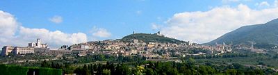[400px-Assisi_Panorama.jpg]