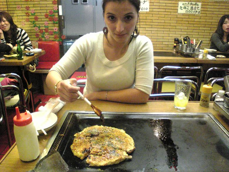 [04+-+Shinjuku+de+nuit+-+Okonomiyaki.JPG]
