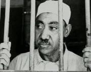 [180px-Qutb_in_egyptian_prison.jpg]