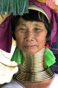 [200px-Kayan_woman_with_neck_rings.jpg]