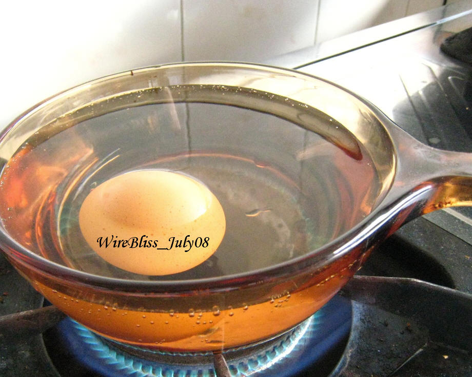 Boiling the egg for oxidising purpose