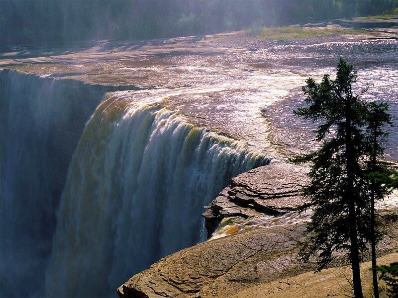 [Alexandra+Falls,+Northwest+Territory,+Canada.jpg]