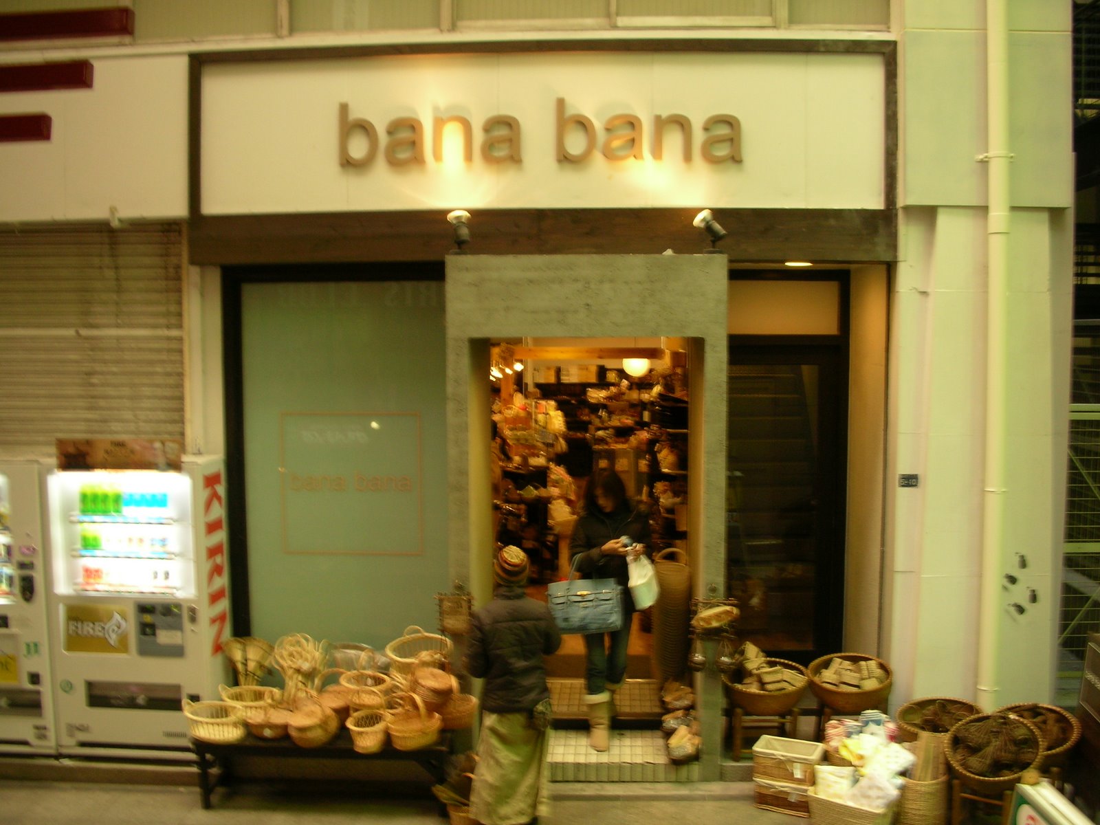 [48_Bana+bana+Sannomiya.JPG]