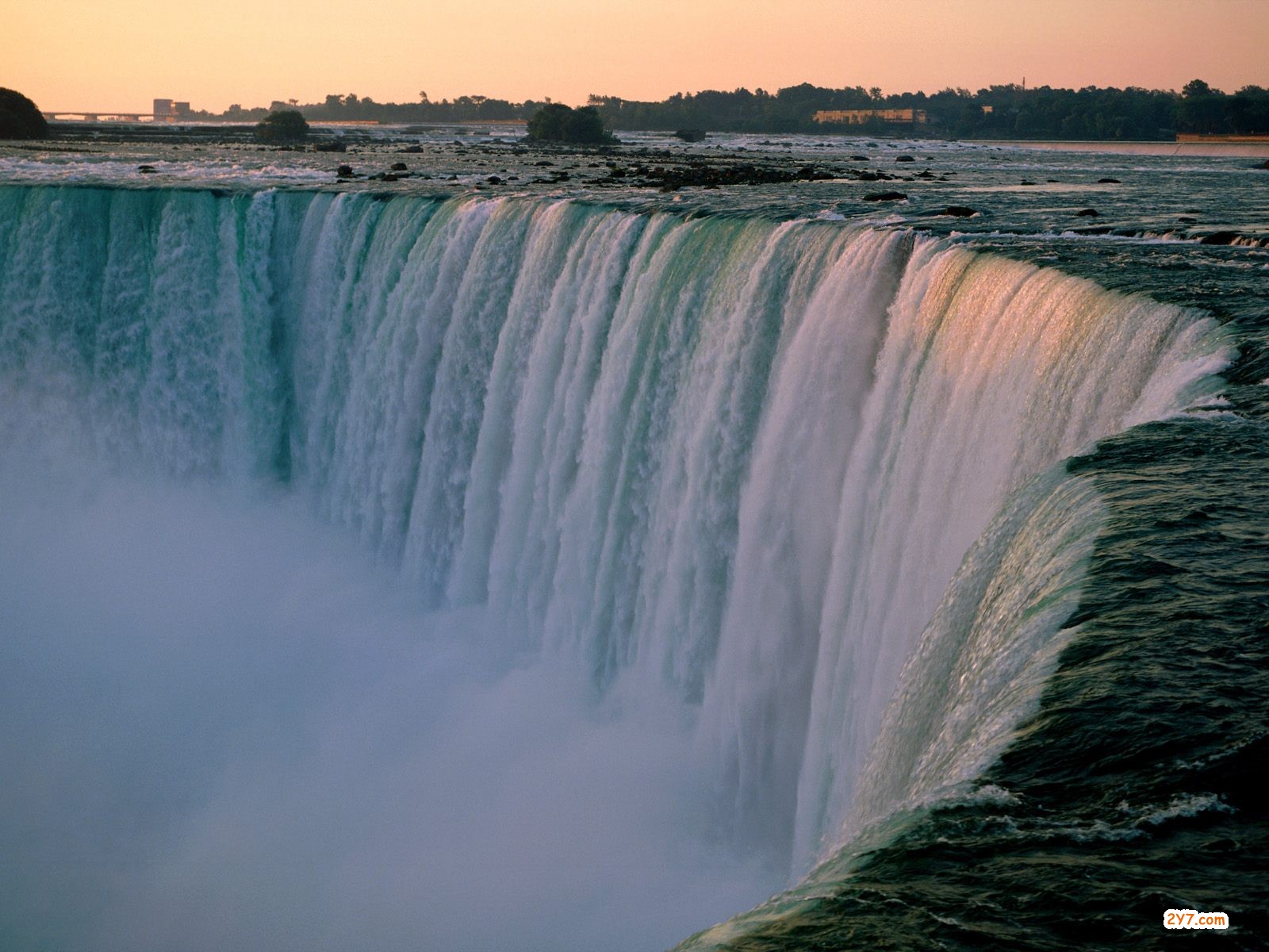 [Falling+in+Love+Again,+Niagara+Falls,+Ontario,+Canada.jpg]