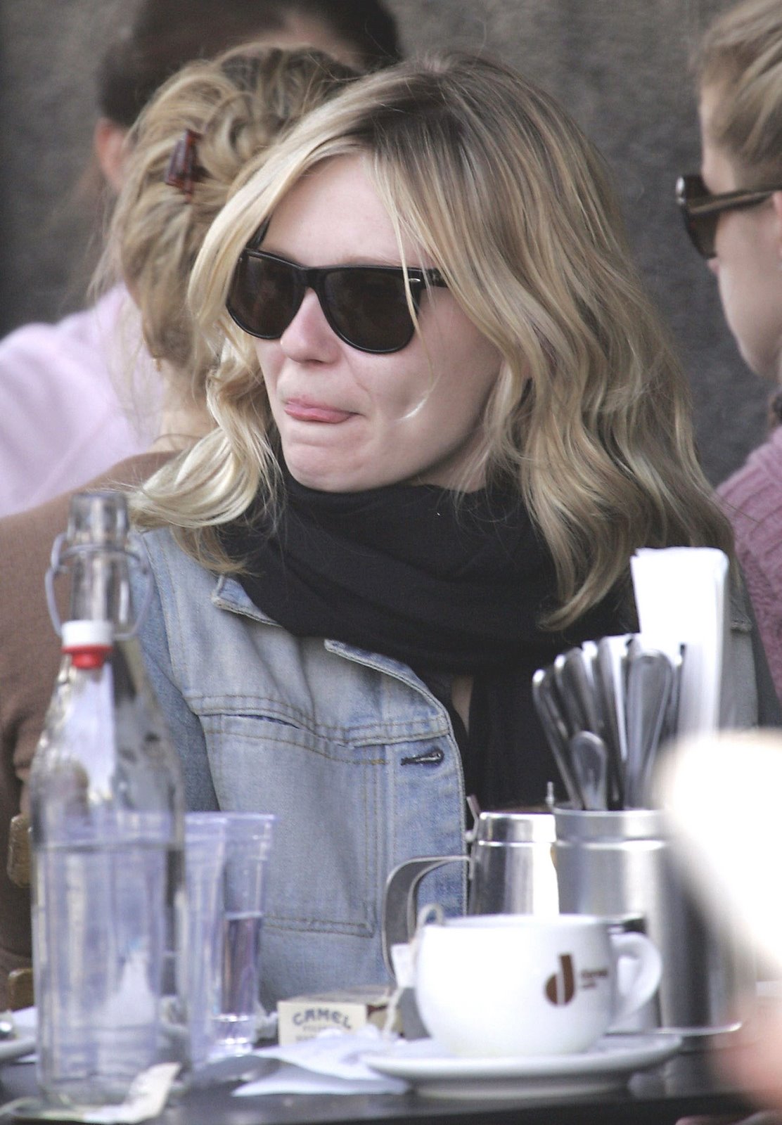 [68779_Kirsten_Dunst_have_a_lunch_at_a_West_Hollywood_cafecelebutopia_08_122_1066lo.jpg]