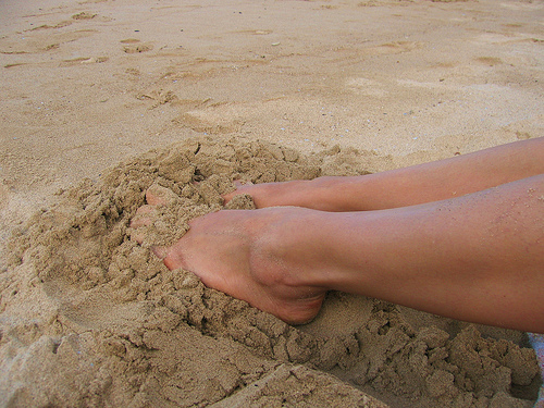 [beach+feet.jpg]