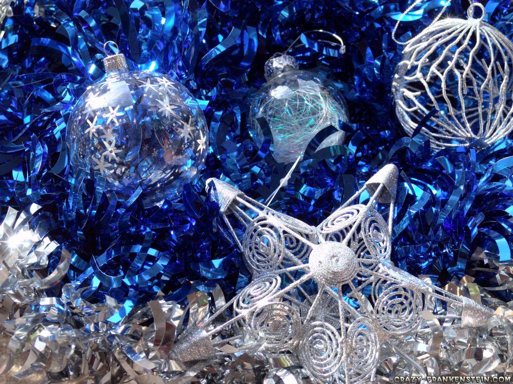 [silver-blue-christmas-decorations.jpg]