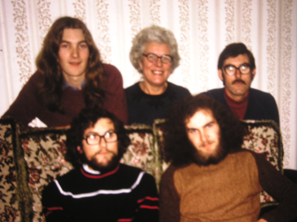 [1974+Keith+Phyllis+Ray+Dennis+Ian.jpg]