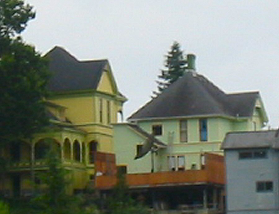 [2+old+houses+on+the+hill+in+Astoria.jpg]