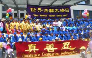 [World+Falun+Dafa+Day.jpg]