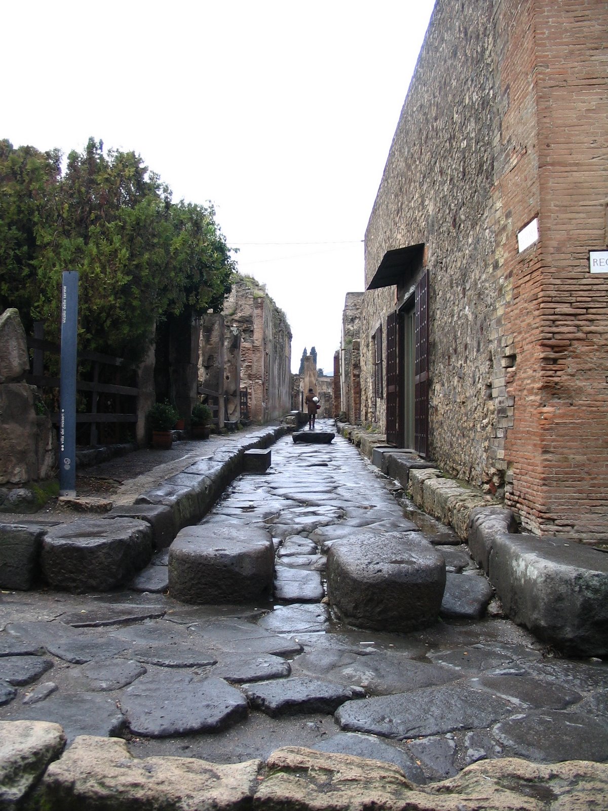 [Pompeii+-+Crosswalk.jpg]