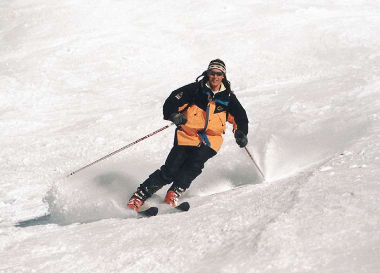 [Michael+skiing+1.jpg]