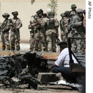 [AP__Iraqi_security_forces_securearea_in_central_Baghdad_eng_190_14apr08.jpg]