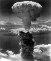 [200px-Nagasakibomb.gif.jpg]