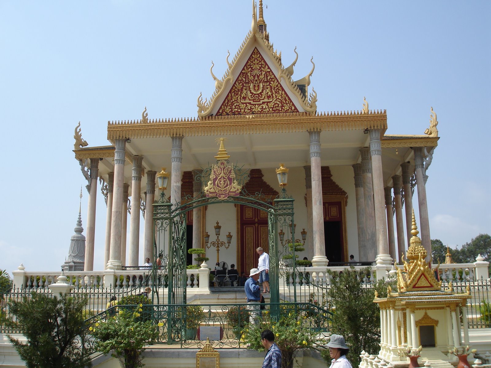 [Phnom+Penh+-+At+the+Silver+Pagoda+(6).JPG]