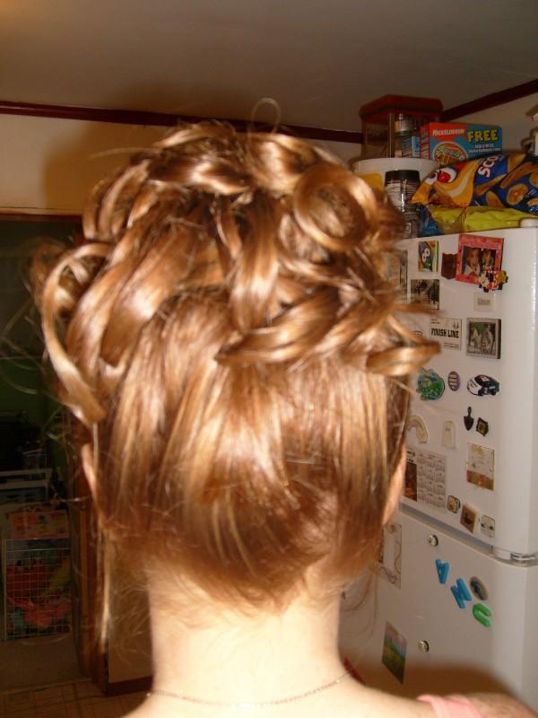 [05-03-2008+Prom+Curls.jpg]