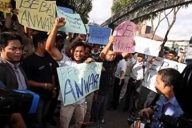 [Jul+16+-+Protest+Anwar+Arrest.jpg]