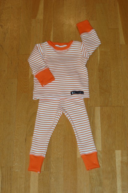 [baby+set+with+orange+stripes.jpg]