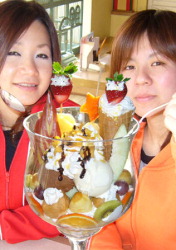 [queens+fruit+parfait+japaneseicecream-blogspot.jpg]
