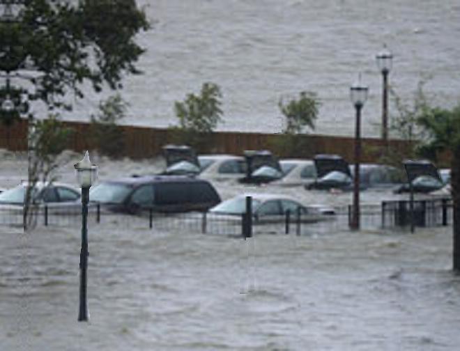 [Hurricane_Katrina_Mobile_Alabama_flooded_parking_lot_20050829.jpg]
