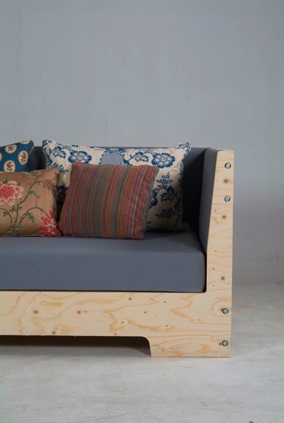 [piet+hein+eek+plywood+sofa+2.jpg]