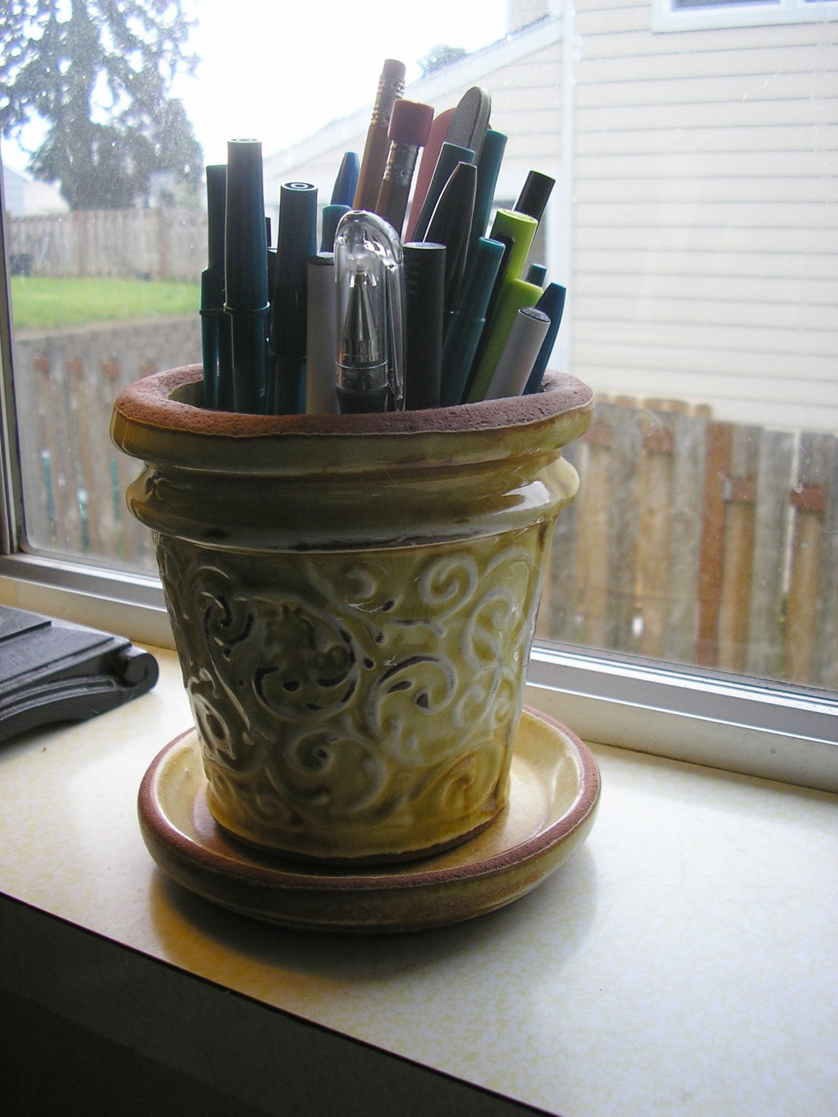 [flower+pot+pencils.jpg]