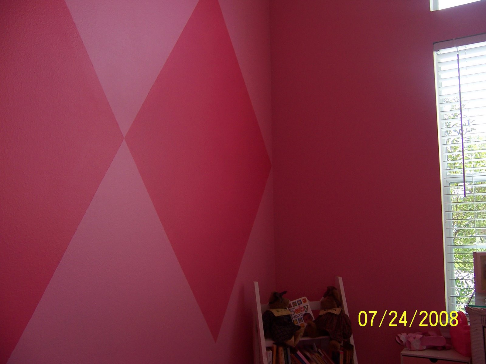 [Pink+Girls+room+003.jpg]