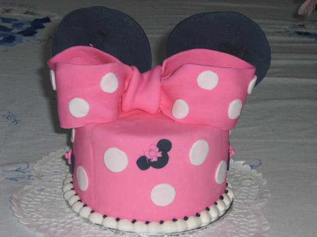 [Minnie-Mouse-Cake.jpg]