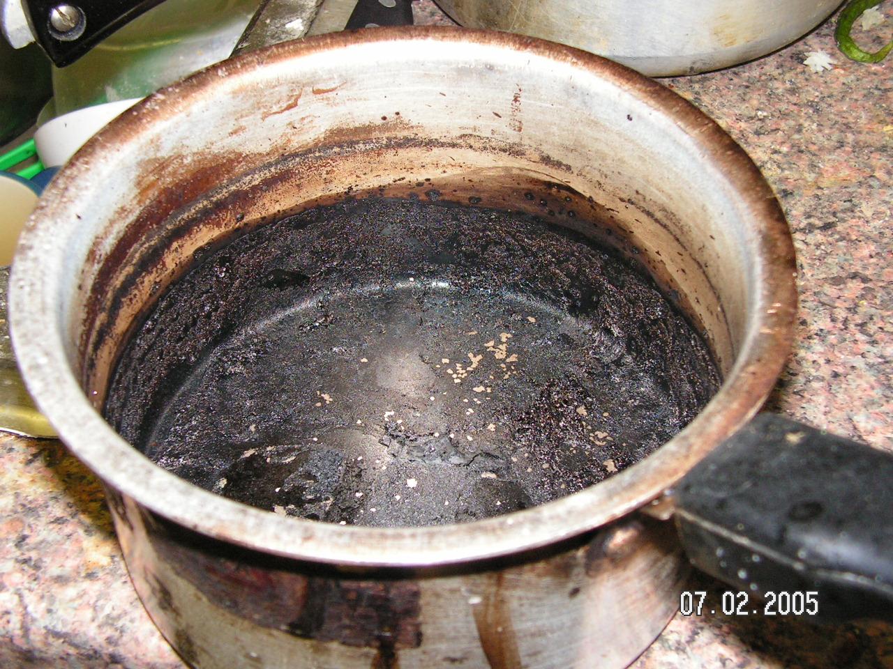 [Burnt+the+vessel+making+tea.JPG]