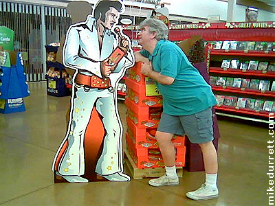Elvis Presley and Mike Durrett together on the same screen!
