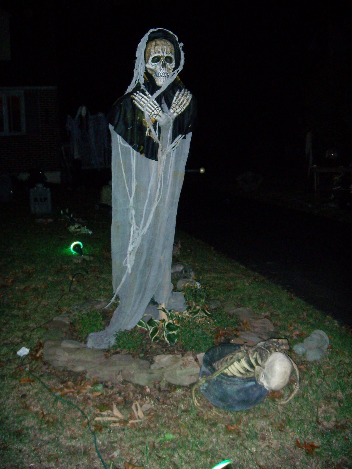 [Halloween+2007+pics-63.jpg]