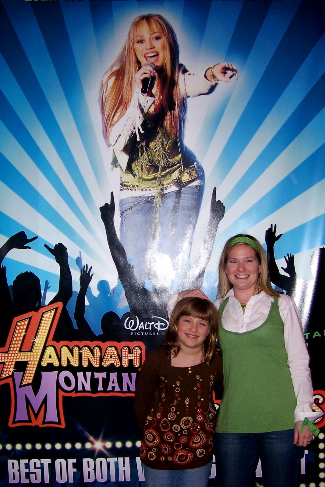 [080206+Hannah+Montana+-+Sydney+&+Holly.jpg]