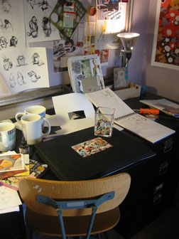 [desk+mess2.jpg]