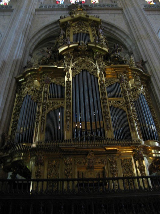 [A+cathedral+organ_0853.jpg]