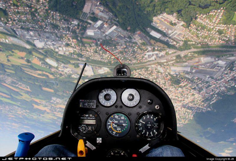 [top-10-aircraft-cockpit07.jpg]