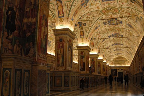 [16920-Inside-the-Vatican-Museum-0.jpg]