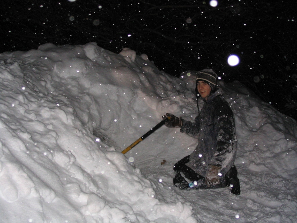 [Kyle+snowcaving1.JPG]