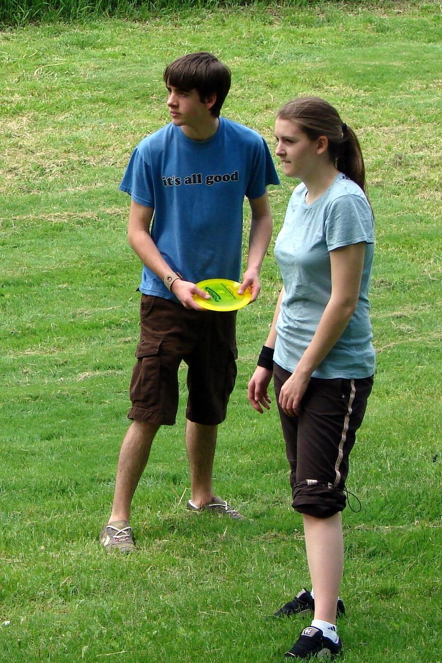 [frisbee+beth+and+kyle.JPG]