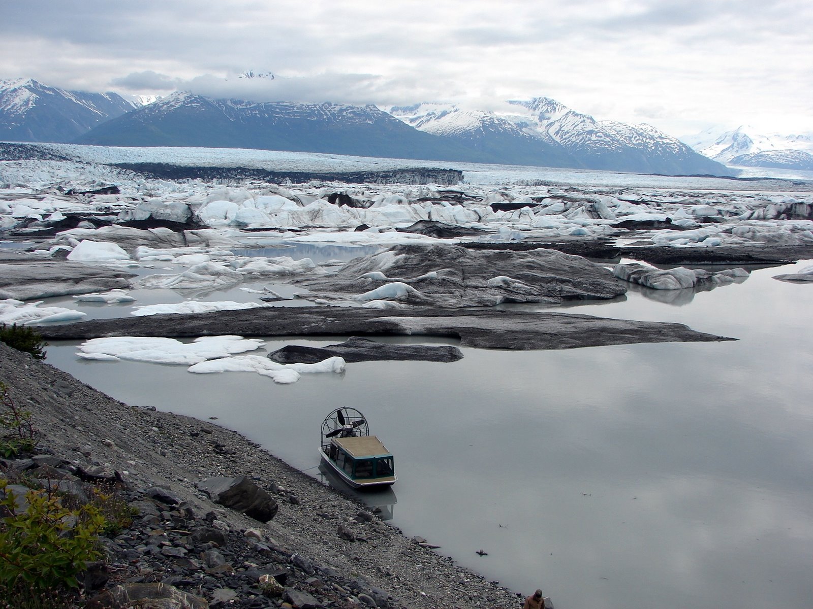 [airboat+and+glacier.JPG]