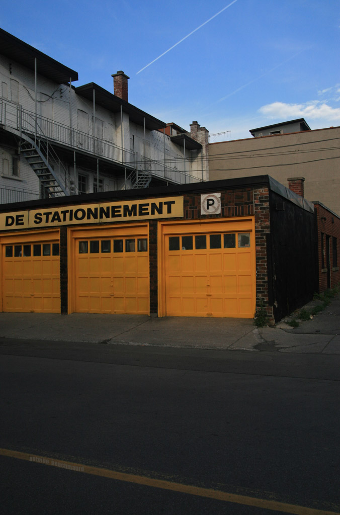 [Garages+jaunes+de+Villeray+-+Mtl,+juillet+2007+(version+internet).jpg]