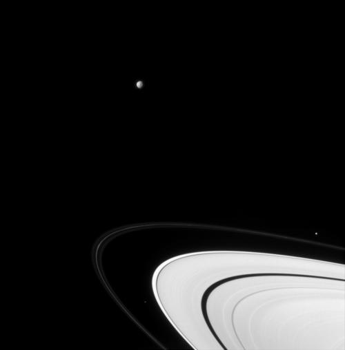 Tres lunas de Saturno