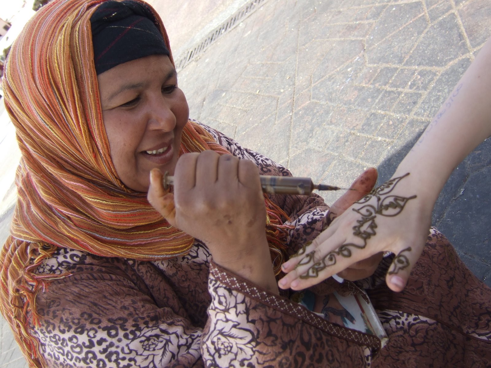 [31.Marrakech+street+life+henna.JPG]