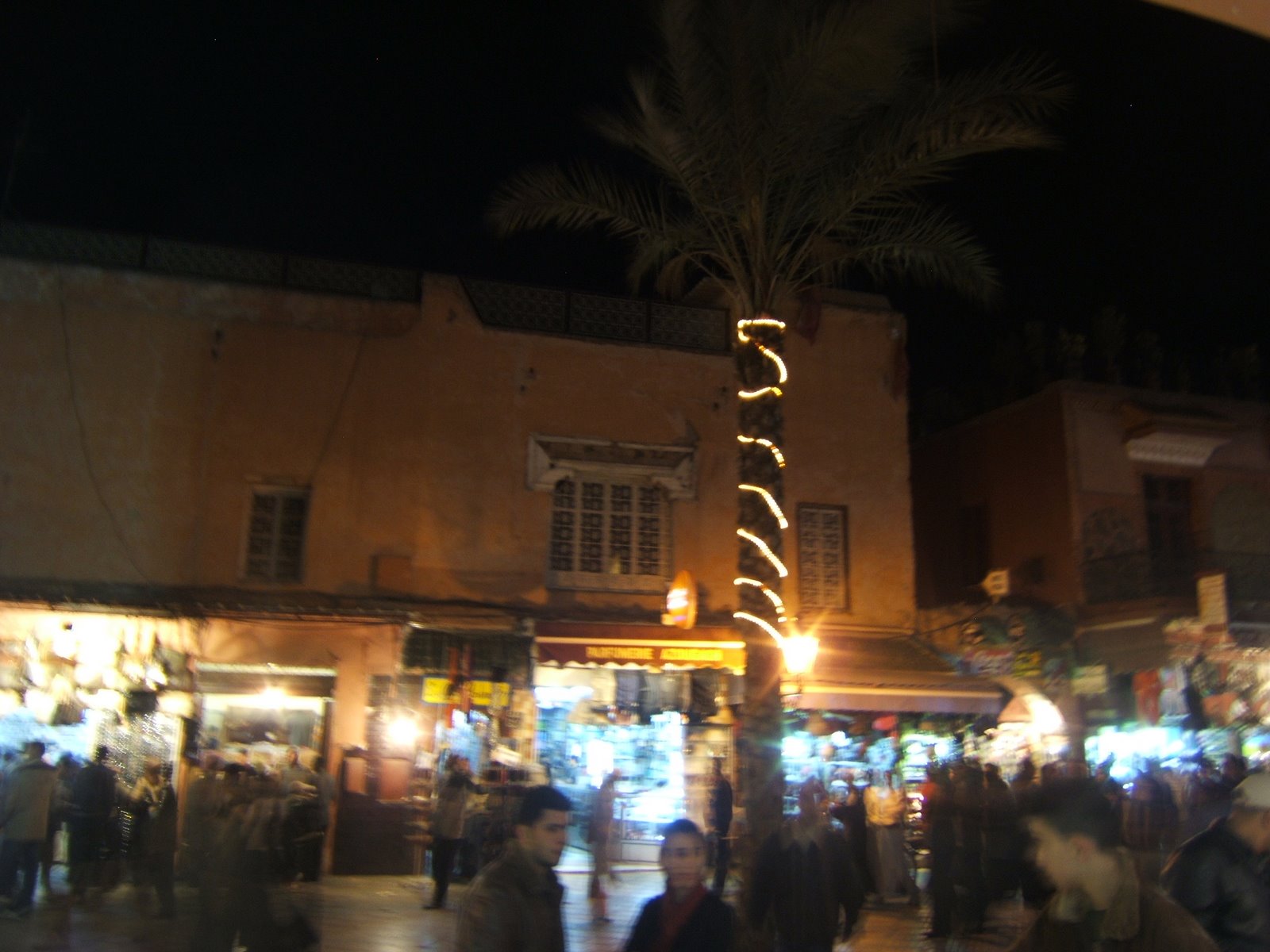 [Marrakech+street+life+at+night2.JPG]