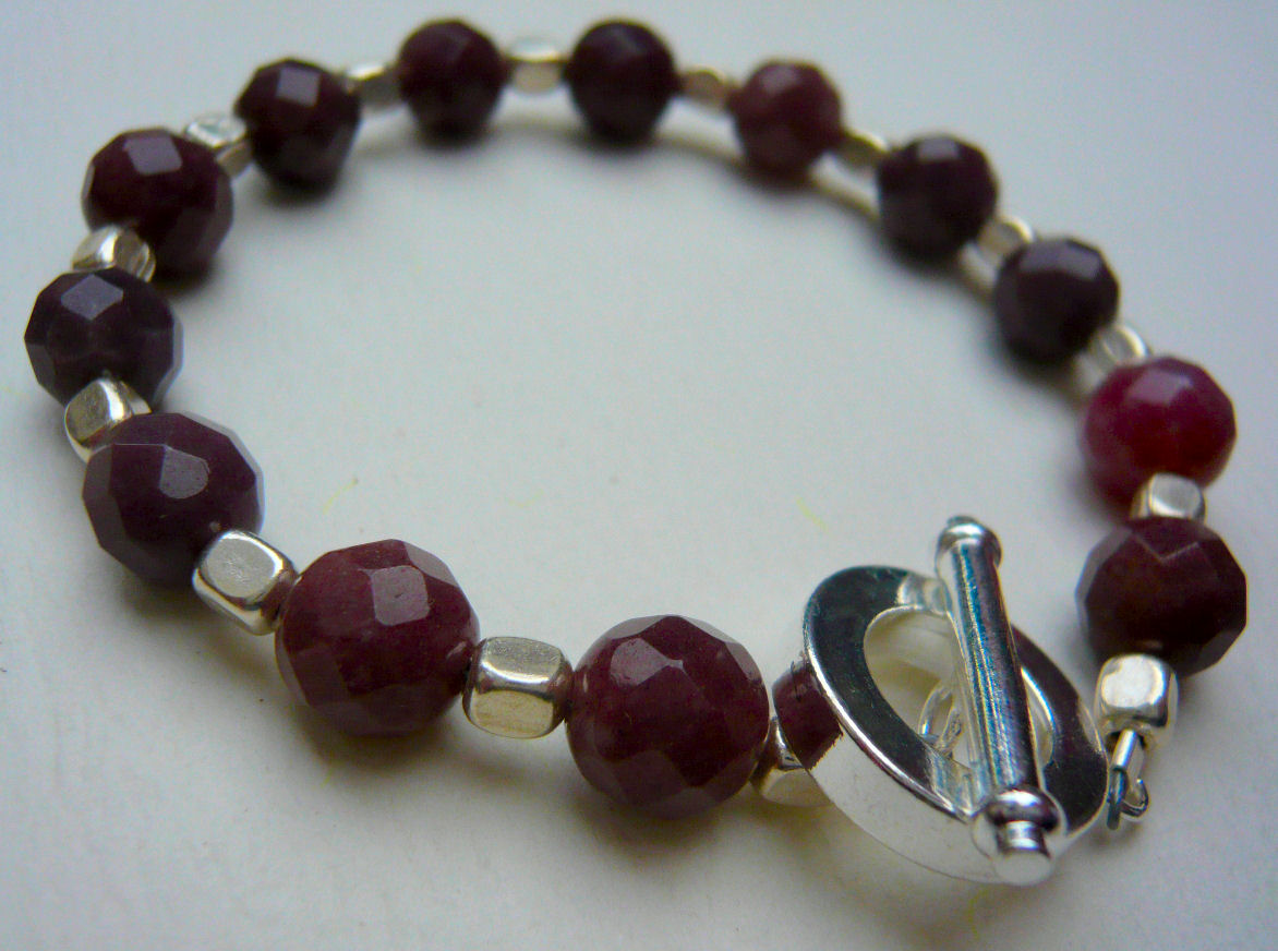 [purple+jade+and+silver+bracelet.jpg]
