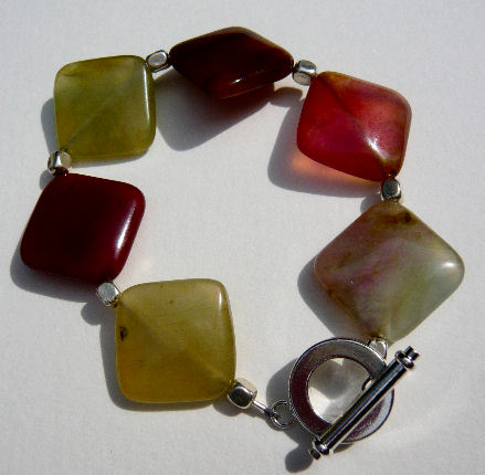 [3+colours+jade+diamond++shaped+bead+bracelet.jpg]